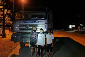 Thiếu niên 15 tuổi trộm xe tải, rủ thêm 2 người khác đi phụ xe