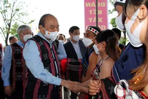 Chủ tịch nước tặng 100 căn nhà trong ngày hội Đại đoàn kết toàn dân tộc