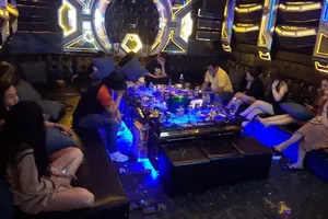 25 người dương tính với ma tuý trong quán karaoke Kingdom
