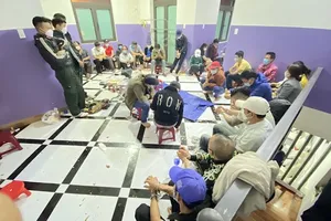 Bắt sòng bạc, phát hiện có người dương tính COVID-19 