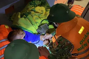 Biên phòng cứu kịp thời 1 ngư dân bị tai biến trên biển