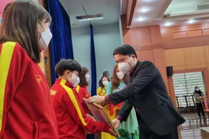 Hồ Văn Ý và 3 tuyển thủ nữ được vinh danh tại quê nhà Quảng Nam