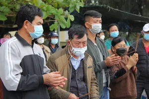 Vụ lật ca nô ở biển Cửa Đại: Đau đớn 1 gia đình có 8 người chết và mất tích