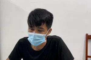 Cô gái bị người tình nhốt, đánh vì nhắn tin cho người yêu cũ