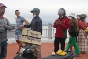 Cha ôm con gái nhảy cầu tự tử