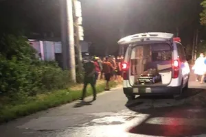 2 xe máy đối đầu, 1 người chết, 2 người bị thương 