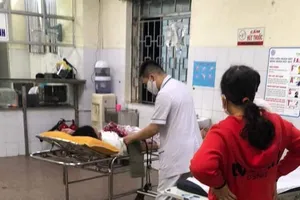 1 bệnh nhân ở Lý Sơn chi 20 triệu đồng thuê tàu vào bờ cấp cứu 