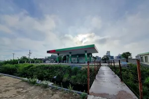 Quảng Ngãi: Chưa được giao đất đã xây cây xăng 