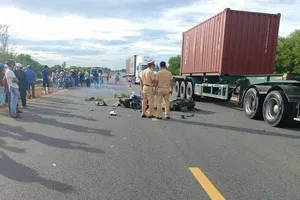 2 xe máy đối đầu, 2 người chết tại chỗ 