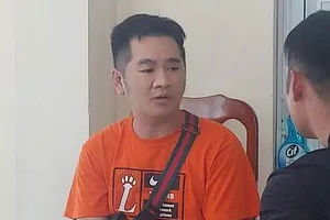 Nghi can tham gia đưa 50 người sang Campuchia đến công an đầu thú