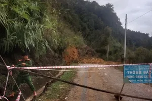 Sạt lở, 6.000 người ở Quảng Nam bị cô lập 