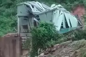 Đang tiếp cận hiện trường vụ sạt lở thuỷ điện ở Quảng Ngãi