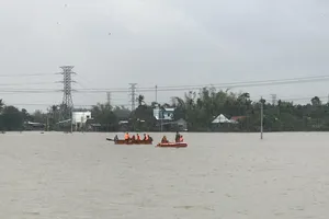 Lật ghe chở 3 người, 1 người mất tích 