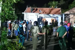 Người tâm thần chạy ra đường dùng búa sát hại cháu bé 5 tuổi