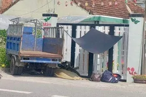 Xe máy va chạm với ba gác, người đàn ông tử vong tại chỗ 