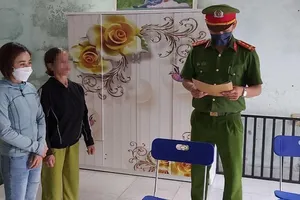 1 phụ nữ thuê người làm giả sổ đỏ để đem đi vay tiền 