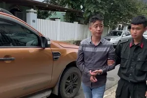 Bắt nhóm giấu gần 1 tấn thuốc nổ, súng, đạn 