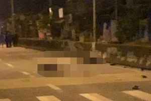 Xe máy tông vào dải phân cách, 2 người chết tại chỗ 