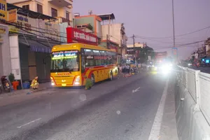 Va chạm với xe khách chạy cùng chiều, 1 phụ nữ đi xe máy tử vong