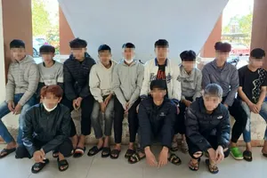 53 thanh niên rượt đuổi bằng xe máy làm 2 người thương vong