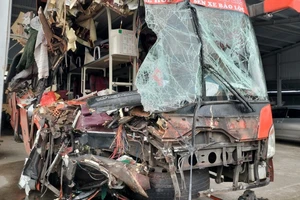 Tạm giữ tài xế xe khách vụ tai nạn 16 người thương vong ở Quảng Nam