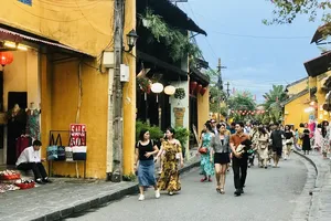 Hội An lùi thời gian phân luồng du khách vào phố cổ