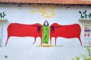 Ý kiến trái chiều về loạt tranh vẽ mới ở làng bích họa ven biển