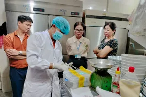 Bánh mì Phượng bị phạt 96 triệu, đình chỉ hoạt động 3 tháng