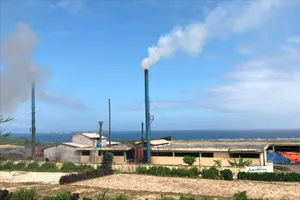 Nam công nhân trèo lên miệng lò nhà máy rác không may trượt tay rơi xuống đất tử vong. Ảnh: CTV