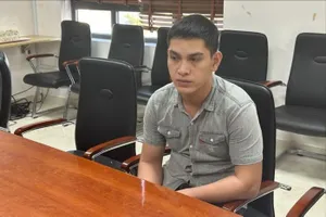 Phúc giăng bẫy người mua xe máy xịn giá rẻ để chiếm đoạt hàng trăm triệu đồng. Ảnh: CA