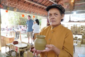 Giữ nghề truyền thống gốm Thanh Hà, cả làng thu nhập hàng chục tỉ đồng