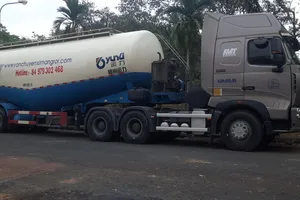 Bị tước giấy phép, vẫn lái xe chạy quá tốc độ