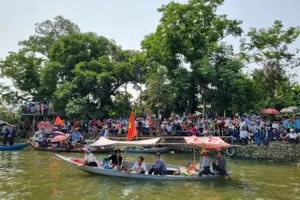 Bất ngờ kết quả giải đua thuyền Tam Kỳ mùa hoa sưa. Ảnh: TN