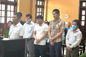 Làm giả kết luận giám định, cựu Giám đốc Trung tâm Pháp y Quảng Ngãi hầu toà. Ảnh: HĐ