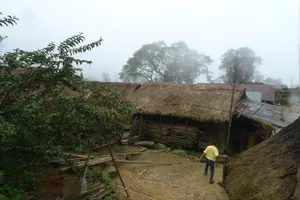 Bí thư Tỉnh ủy Quảng Nam viết thư kêu gọi cộng đồng chung tay xoá nhà tạm, nhà dột nát. Ảnh: TN