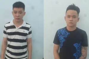 Cho rằng bị nhìn đểu, 2 thanh niên xuống xe đánh, đâm nạn nhân