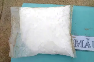 Bất ngờ với kết quả giám định 1.505 viên nén màu trắng trôi dạt vào bờ biển Quảng Nam