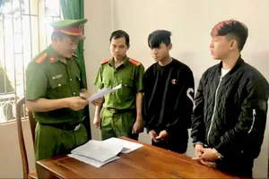2 thanh niên đến phòng trọ đánh đập, phá huỷ tài sản người khác