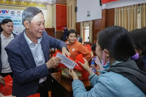 VOV mang Tết sớm đến đồng bào nghèo tỉnh Quảng Nam