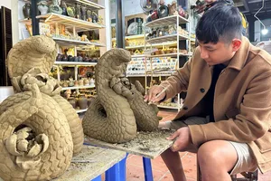 Xứ sở gốm 500 năm tuổi ở Quảng Nam trình làng linh vật rắn