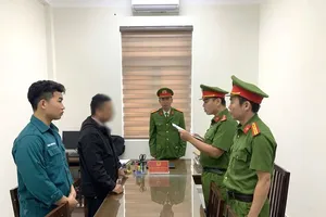 Tặng quà cho nhân viên đo đạc đất đai, người dân cùng bị khởi tố