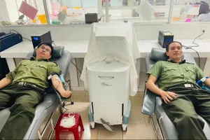 4 cán bộ công an Quảng Nam hiến máu khẩn cấp cứu người qua cơn nguy kịch