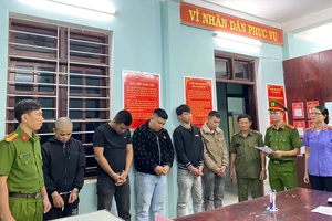 Cảnh sát bắt 4 thanh niên tụ tập chơi ma tuý ở nghĩa địa