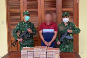 Bắt giữ người mang 38 bánh heroin từ Lào vào Việt Nam