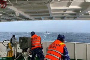 Vùng Cảnh sát biển 2 ứng cứu 3 tàu cá gặp nạn giữa bão số 1