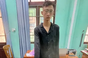 Thanh niên đột nhập tiệm điện thoại trộm 17 iPhone