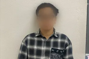 Dựng chuyện bị cướp giật để xin tiền mua điện thoại mới