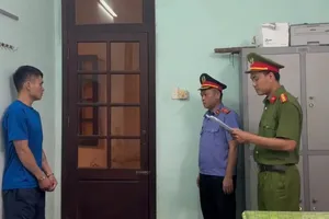 Thanh niên khống chế phụ nữ đi đường xâm hại tình dục