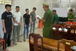 Mâu thuẫn khi mời bia, thanh niên rủ người mang kiếm nhật, dao đến tấn công bạn nhậu