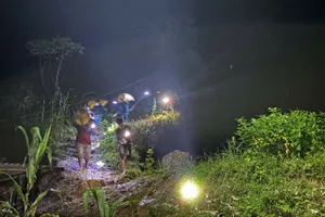 Đồi nứt, xã miền núi Đà Nẵng di dời khẩn cấp 29 hộ dân trong đêm